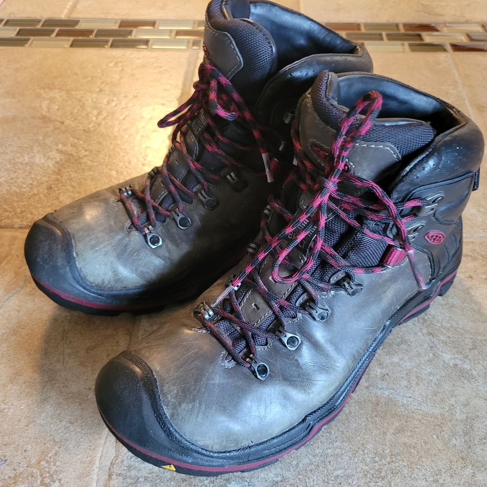 KEEN Women's Dark Green Hiking Boots